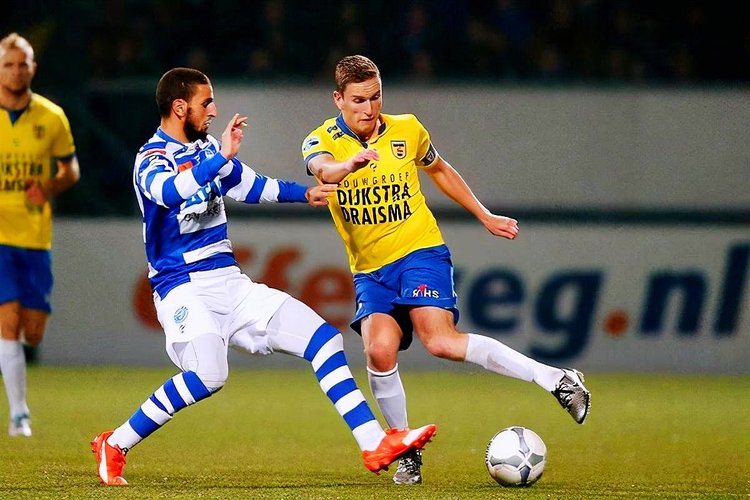 持俱乐部的 持俱乐部的