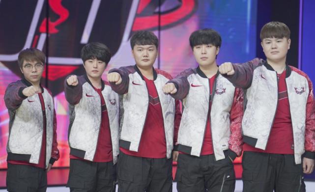 上海队在首 上海队在首